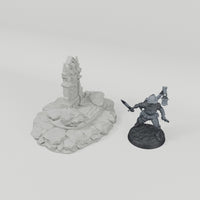 Tomb of the Barrow Wright turntable with dark grey 28mm miniature for scale